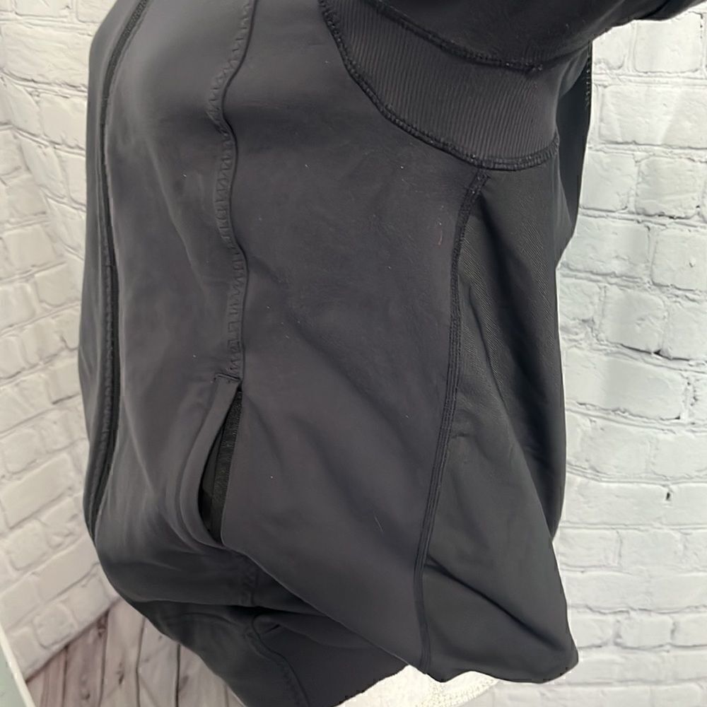 Lululemon Jacket - Full Zip - Vented Packable Nylon Reflective - 10 - Picture 5 of 8